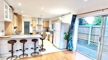 Executive House | Living area | Flat-screen TV