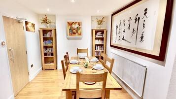 Executive House | Family dining