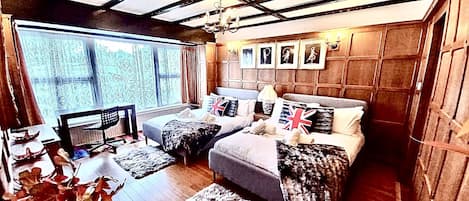 Executive House | 4 bedrooms, desk, free WiFi