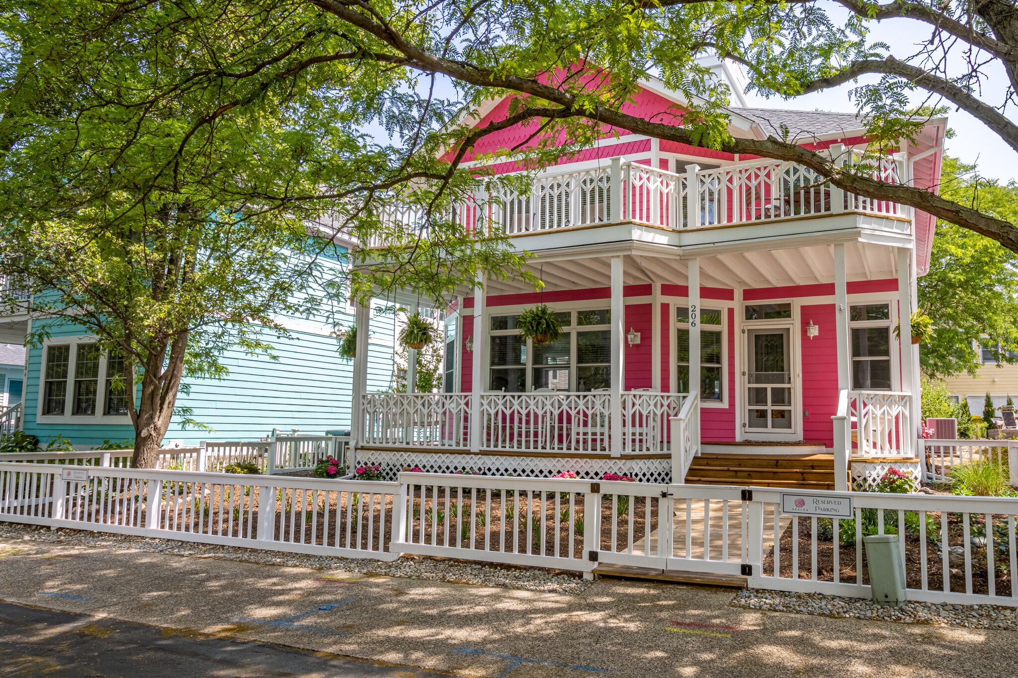 Open Concept home centrally located in Beachwalk Resort!