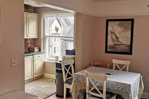 Dining - Flat 12 Sebastian Court Esplanade Gardens (Scarborough)