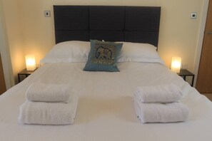 2 slaapkamers, een strijkplank/strijkijzer, wifi, beddengoed