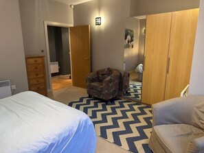 1 bedroom, iron/ironing board, WiFi, bed sheets - 24 Easby Hall Apartments (Scarborough)