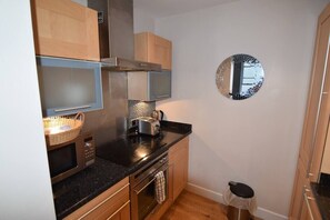 Fridge, microwave, oven, dishwasher - 22 Easby Hall Apartments (Scarborough)