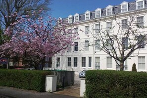 Exterior - 22 Easby Hall Apartments (Scarborough)