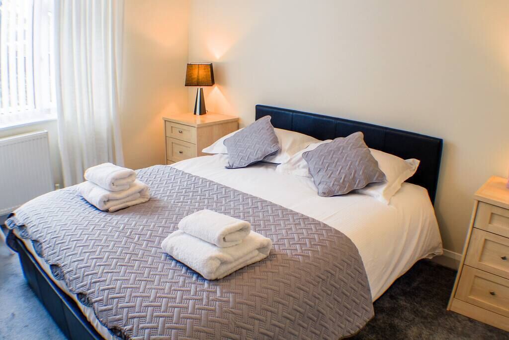 2 bedrooms, iron/ironing board, WiFi