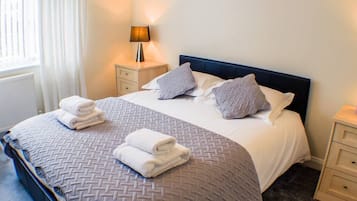 2 bedrooms, iron/ironing board, WiFi
