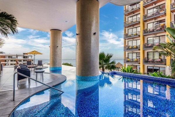 An infinity pool