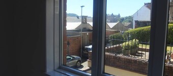 10 Tuthill - 3 bed house with outside deck and