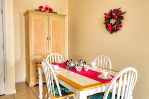 House, 4 Bedrooms | Dining