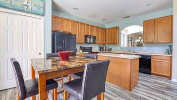 House, 6 Bedrooms | Private kitchen | Cookware/dishes/utensils, dining tables