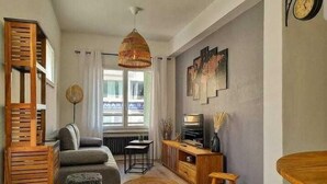 Living area - Charming T2 Equipped, 1min Walk To Beaches (Toulon)
