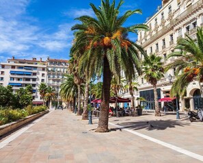 Exterior - Charming T2 Equipped, 1min Walk To Beaches (Toulon)