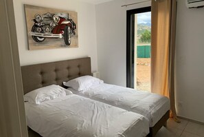 2 bedrooms, iron/ironing board, travel crib, WiFi - appart Libeccio,  swimming pool, bbq (Calenzana)