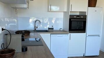 Réfrigérateur, four, plaque de cuisson, lave-vaisselle