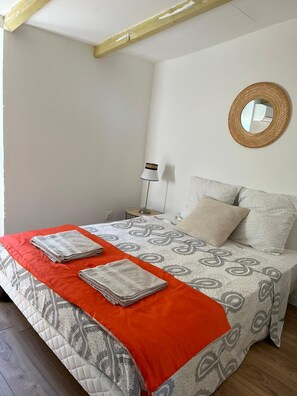 2 bedrooms, iron/ironing board, free WiFi, bed sheets