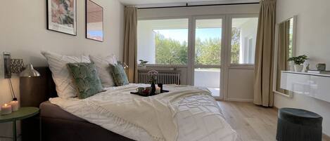 1 dormitorio, tabla de planchar con plancha, wifi y ropa de cama