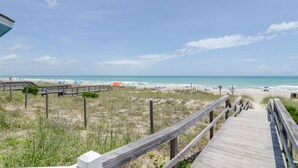 Beach - Large Single Fam Home w Elevator 2 Blocks to Beach (Kure Beach)
