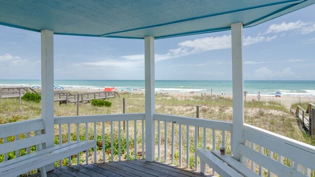 Property grounds - Large Single Fam Home w Elevator 2 Blocks to Beach (Kure Beach)