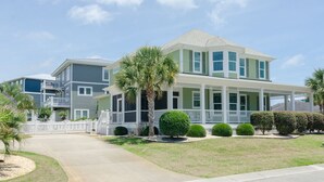 Exterior - Large Single Fam Home w Elevator 2 Blocks to Beach (Kure Beach)