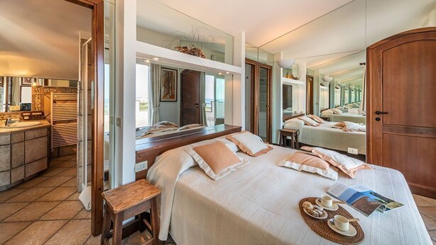3 habitaciones, tabla de planchar con plancha y ropa de cama 