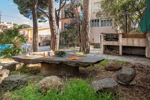 Outdoor dining - PIGNA HOUSE: large central panoramic house with swimming pool (Cala Gonone)