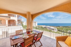 Outdoor dining - CASA VEDETTA: prestigious apartment with sea view (Cala Gonone)