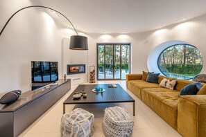 Smart TV, stereo - Pool & Golf 5BR Villa in Aroeira (Setúbal)