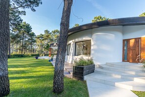 Exterior - Pool & Golf 5BR Villa in Aroeira (Setúbal)