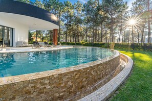 Outdoor pool - Pool & Golf 5BR Villa in Aroeira (Setúbal)