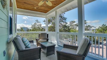 House, 4 Bedrooms, Pool Access | Balcony