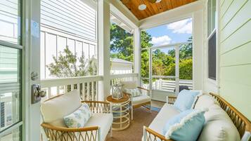 House (4 Bedrooms) | Exterior