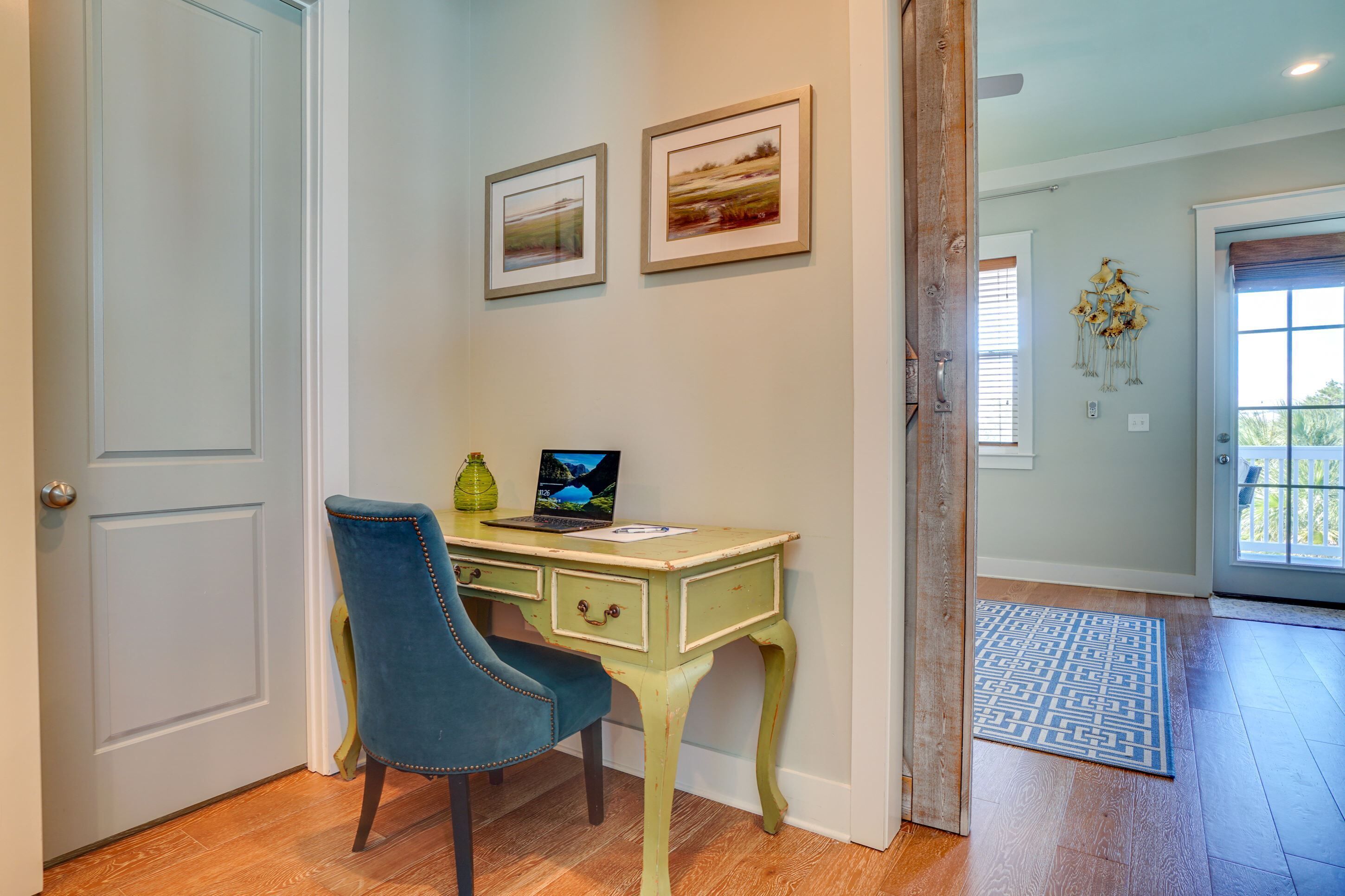 منزل - ٣ غرف نوم | بديكورات فريدة لكل غرفة وطراز فريد لكل وحدة ومساحة عمل للكمبيوتر المحمول