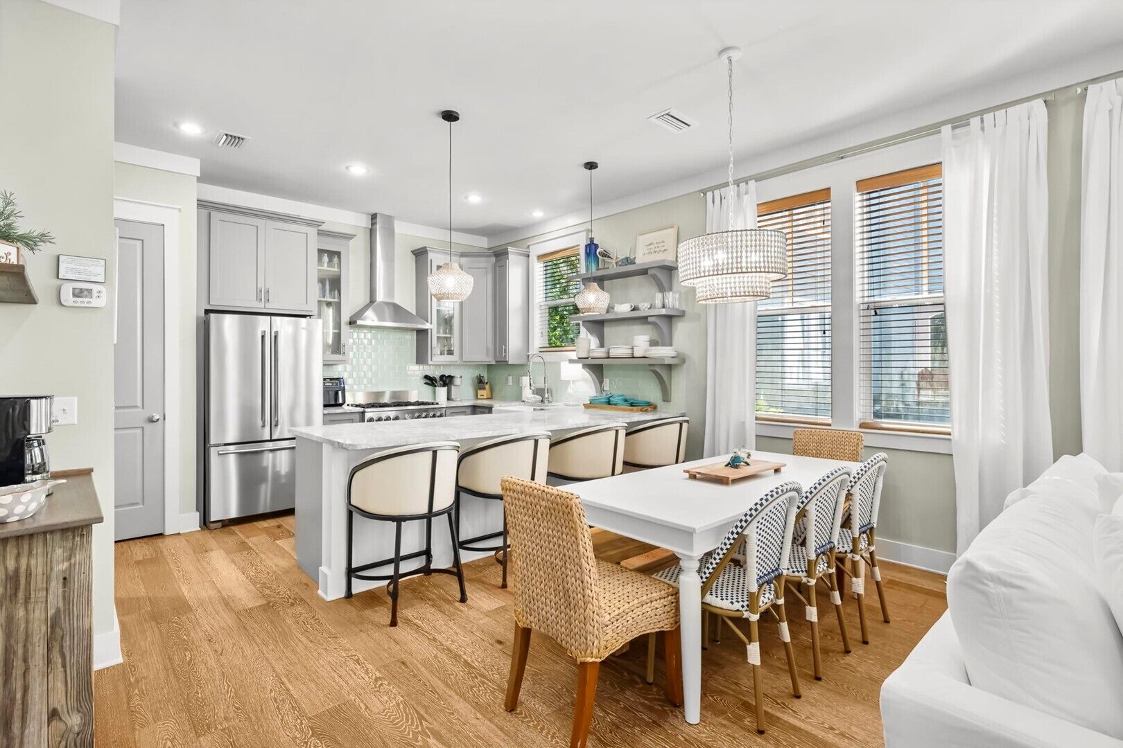 House (4 Bedrooms) | Exterior