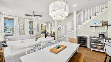 House (4 Bedrooms) | Exterior