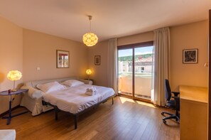 2 soverom, strykejern/-brett, wi-fi (inkludert) og sengetøy