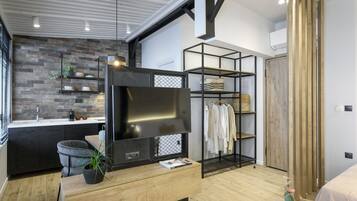 Basic Suite (Synthesis) | 1 bedroom, hypo-allergenic bedding, laptop workspace, iron/ironing board