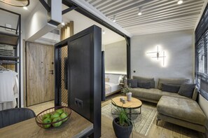 Basic Suite (Synthesis) | Living area | LED TV