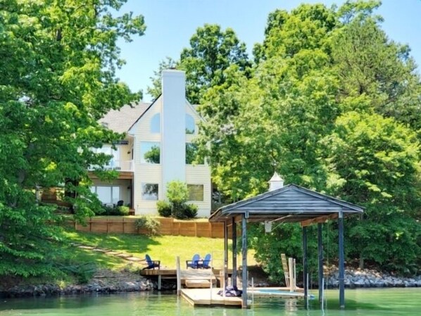 Exterior - Pool table, Paddle board, Kayak, EZ dock, floater dock, WiFi. (Huddleston)