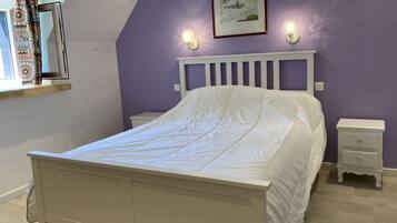 2 chambres, fer et planche à repasser, lit parapluie