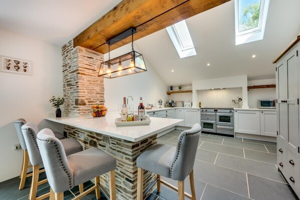 Oven, dishwasher, toaster, high chair