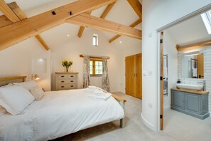 3 bedrooms, iron/ironing board, travel cot, free WiFi