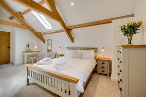 3 chambres, fer et planche à repasser, lit parapluie, Wi-Fi gratuit