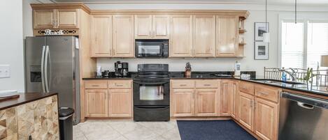 House, 3 Bedrooms, Resort View | Private kitchen | Full-sized fridge, microwave, oven, stovetop