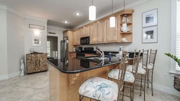 House, 3 Bedrooms, Resort View | Private kitchen | Full-size fridge, microwave, oven, stovetop