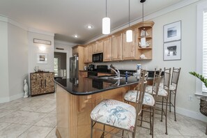 独立别墅, 3 间卧室, 度假村景观 | 私人厨房 | 大冰箱、微波炉、烤箱、炉灶