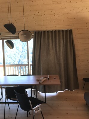 Dining - Magnificent architect-designed chalet, breathtaking view of Mont Blanc (Hauteluce)