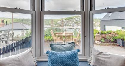 84 Above Town - Two Bedroom House, Sleeps 4
