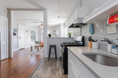 Downtown+PetsOK+Min2Beach-Cozy Studio