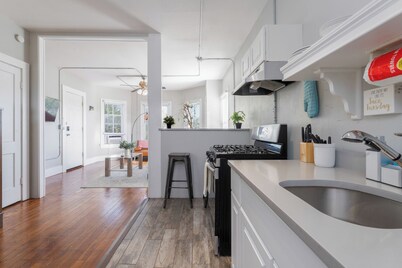 Downtown+PetsOK+Min2Beach-Cozy Studio